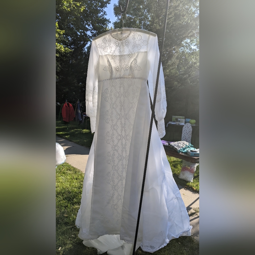 Vintage wedding dress